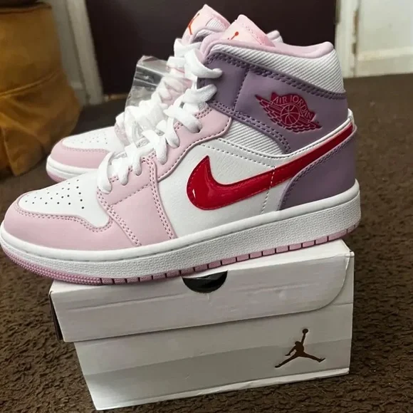 Nike Jordan 1 MID - Picture 2 of 5